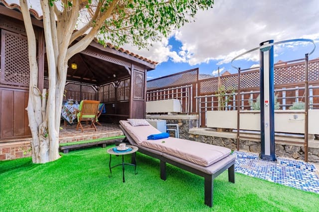3 sovrum Semi-fristående Villa till salu i El Madroñal, Adeje med pool garage - 790 000 € (Ref: 10074886)