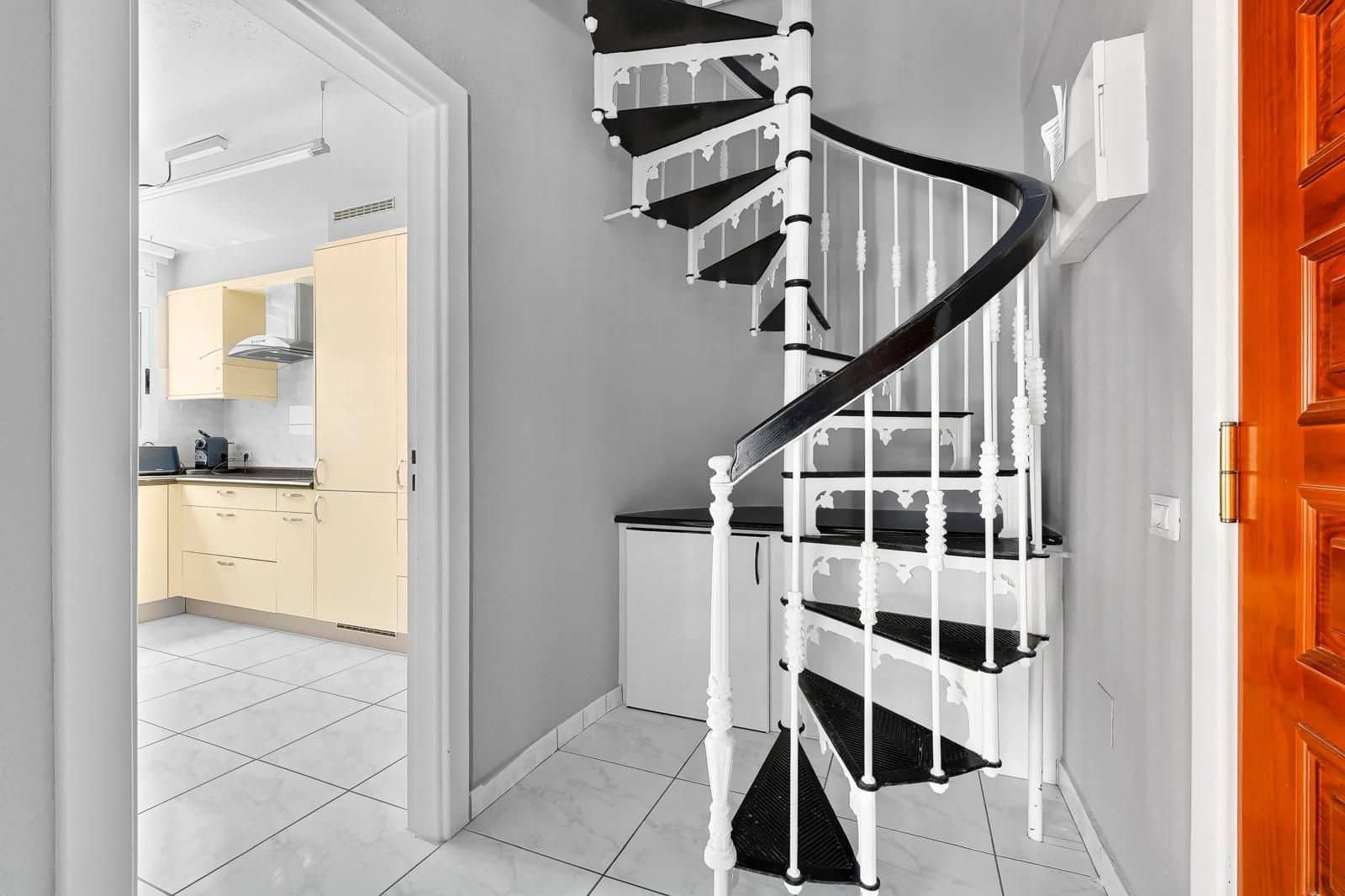2 slaapkamer Penthouse te koop in Playa de las Americas met zwembad garage - € 1.480.000 (Ref: 10113554)