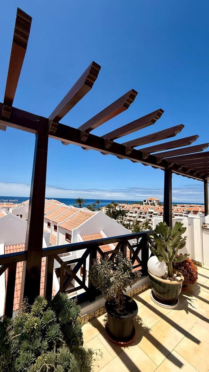 2 slaapkamer Penthouse te koop in Playa de las Americas met zwembad garage - € 1.480.000 (Ref: 10113554)
