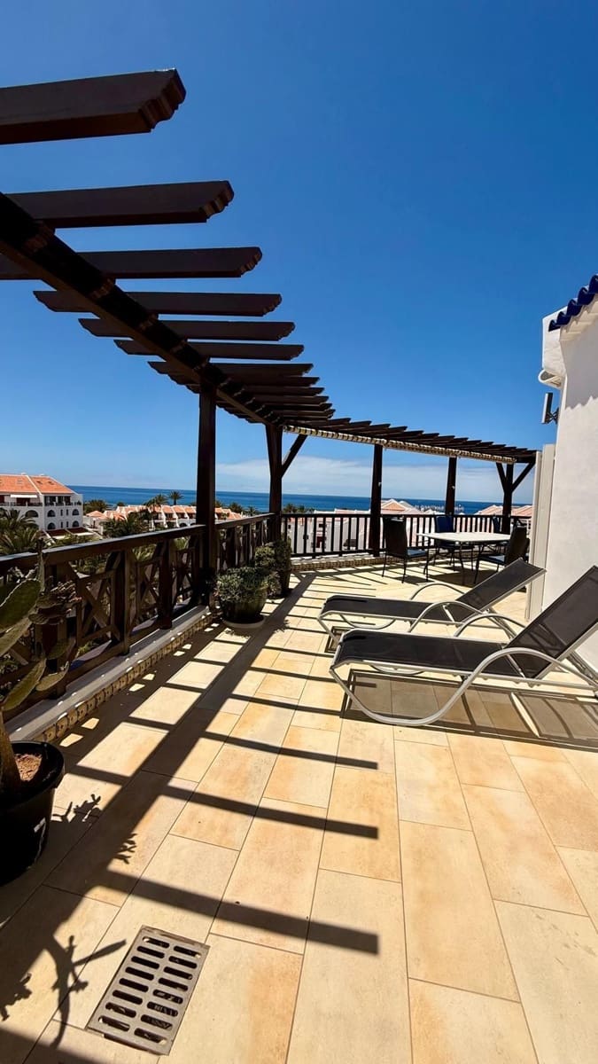 2 slaapkamer Penthouse te koop in Playa de las Americas met zwembad garage - € 1.480.000 (Ref: 10113554)