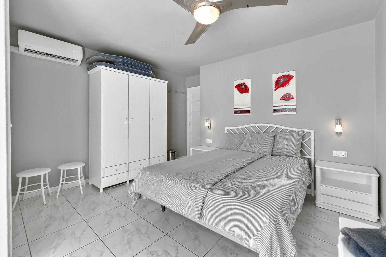 2 slaapkamer Penthouse te koop in Playa de las Americas met zwembad garage - € 1.480.000 (Ref: 10113554)