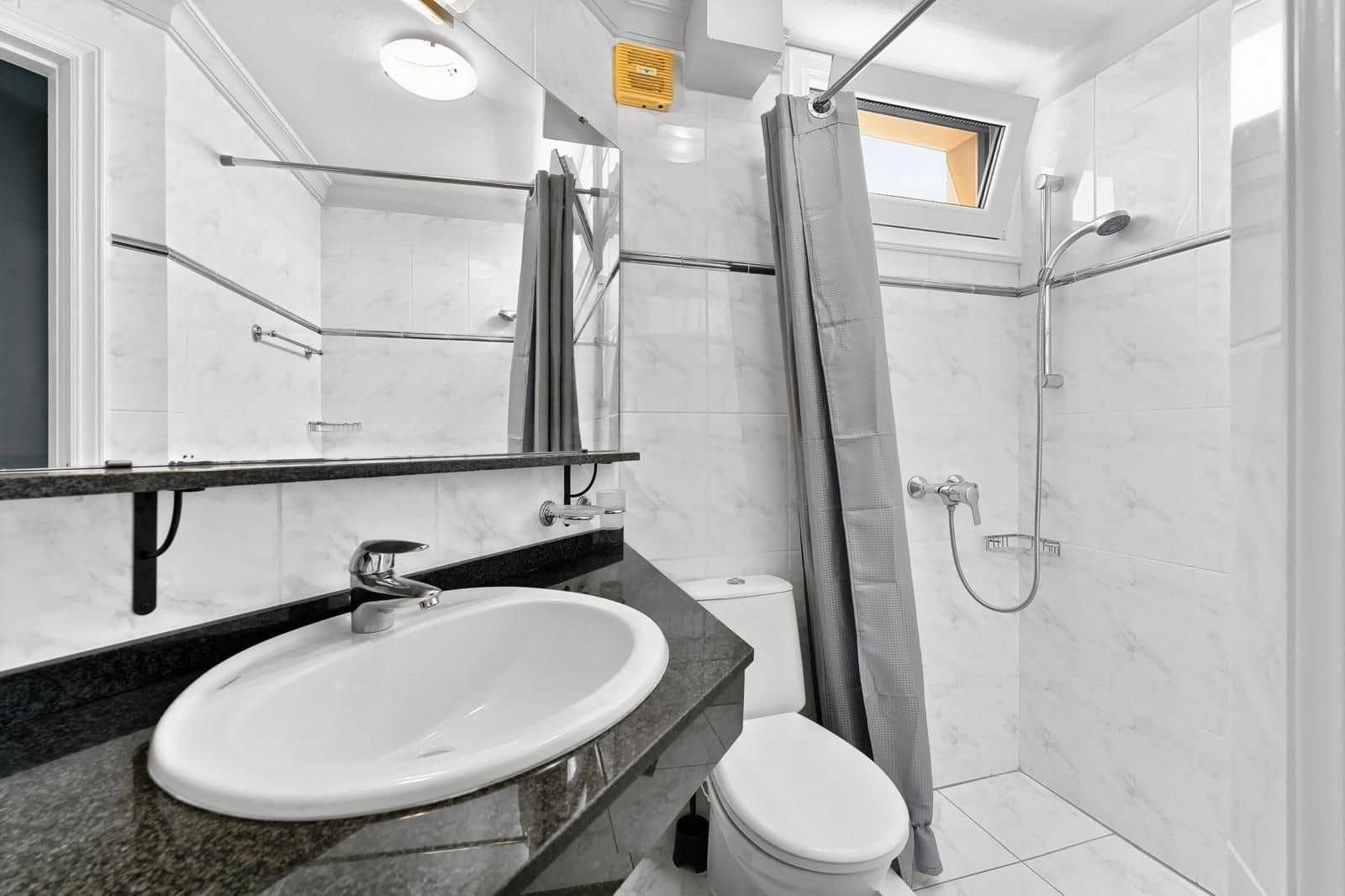 2 slaapkamer Penthouse te koop in Playa de las Americas met zwembad garage - € 1.480.000 (Ref: 10113554)