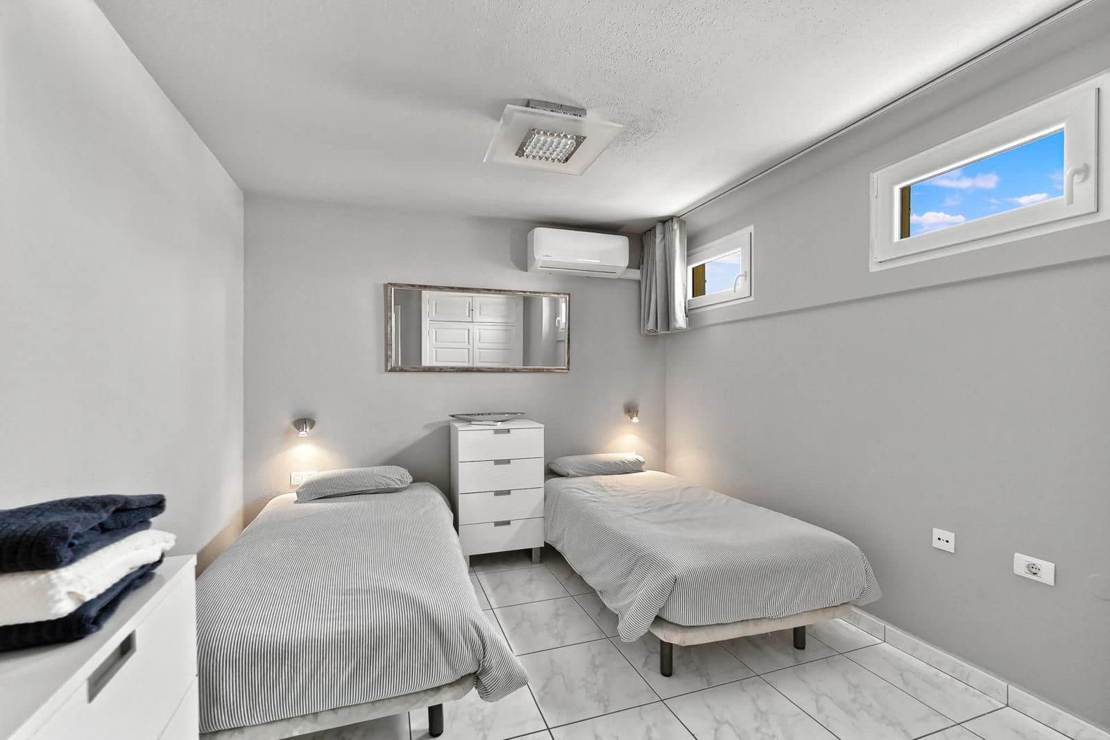 2 slaapkamer Penthouse te koop in Playa de las Americas met zwembad garage - € 1.480.000 (Ref: 10113554)