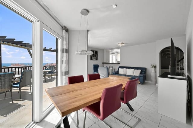 2 slaapkamer Penthouse te koop in Playa de las Americas, Arona met zwembad garage - € 1.480.000 (Ref: 10113554)