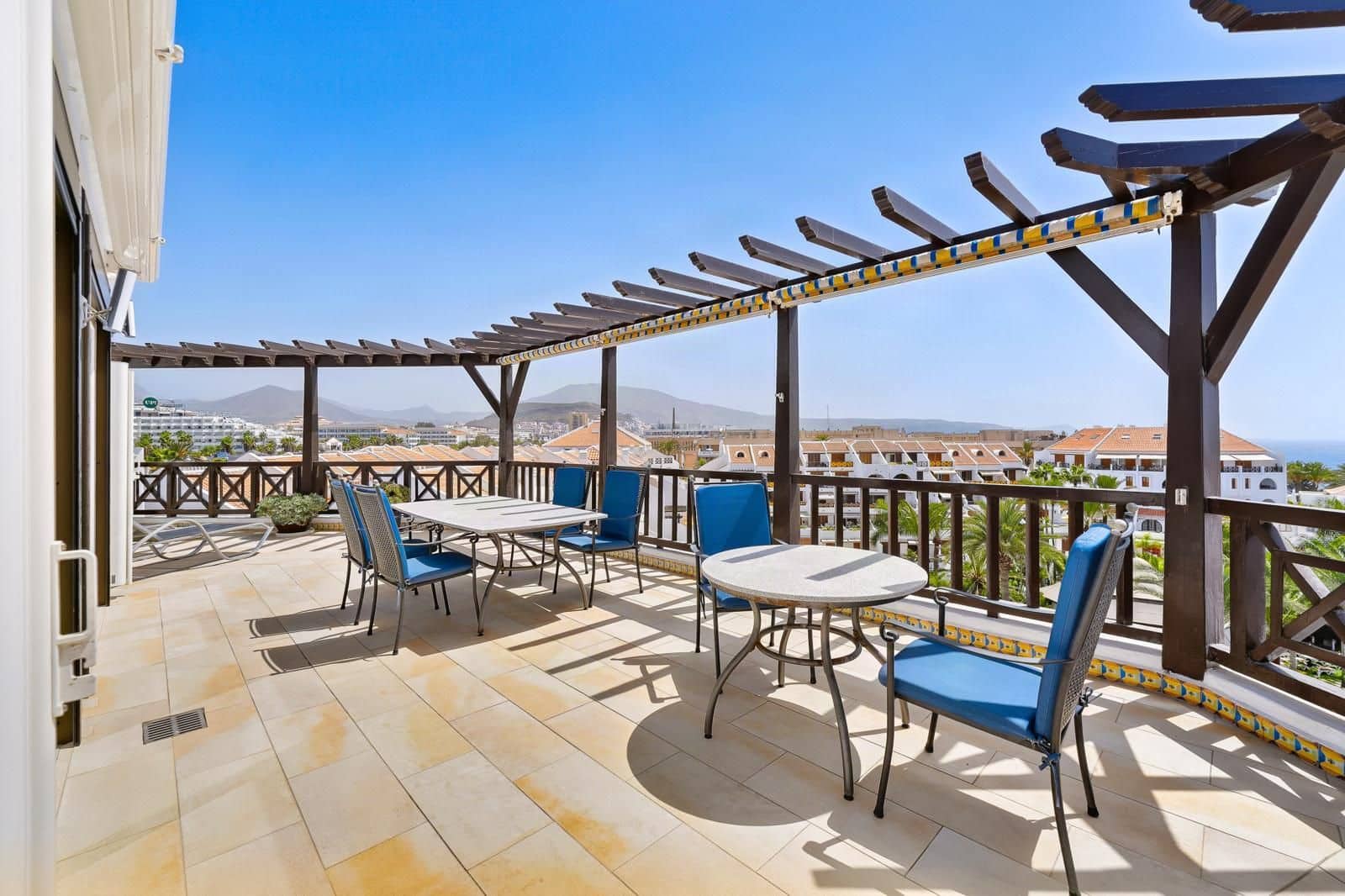 2 slaapkamer Penthouse te koop in Playa de las Americas met zwembad garage - € 1.480.000 (Ref: 10113554)
