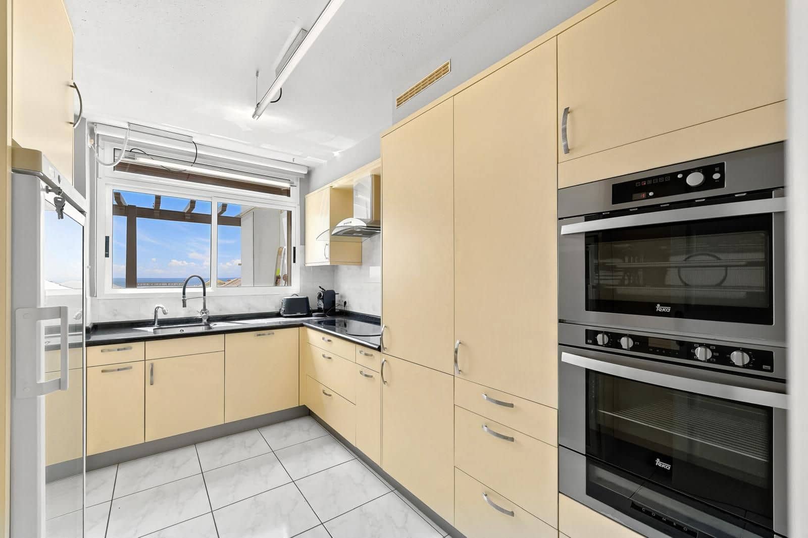 2 slaapkamer Penthouse te koop in Playa de las Americas met zwembad garage - € 1.480.000 (Ref: 10113554)