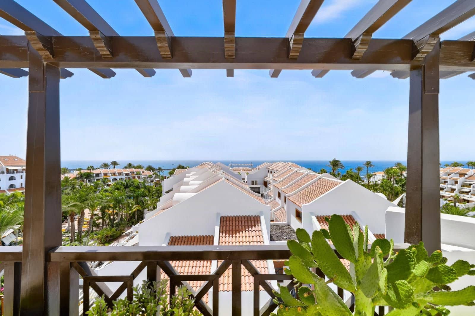 2 slaapkamer Penthouse te koop in Playa de las Americas met zwembad garage - € 1.480.000 (Ref: 10113554)