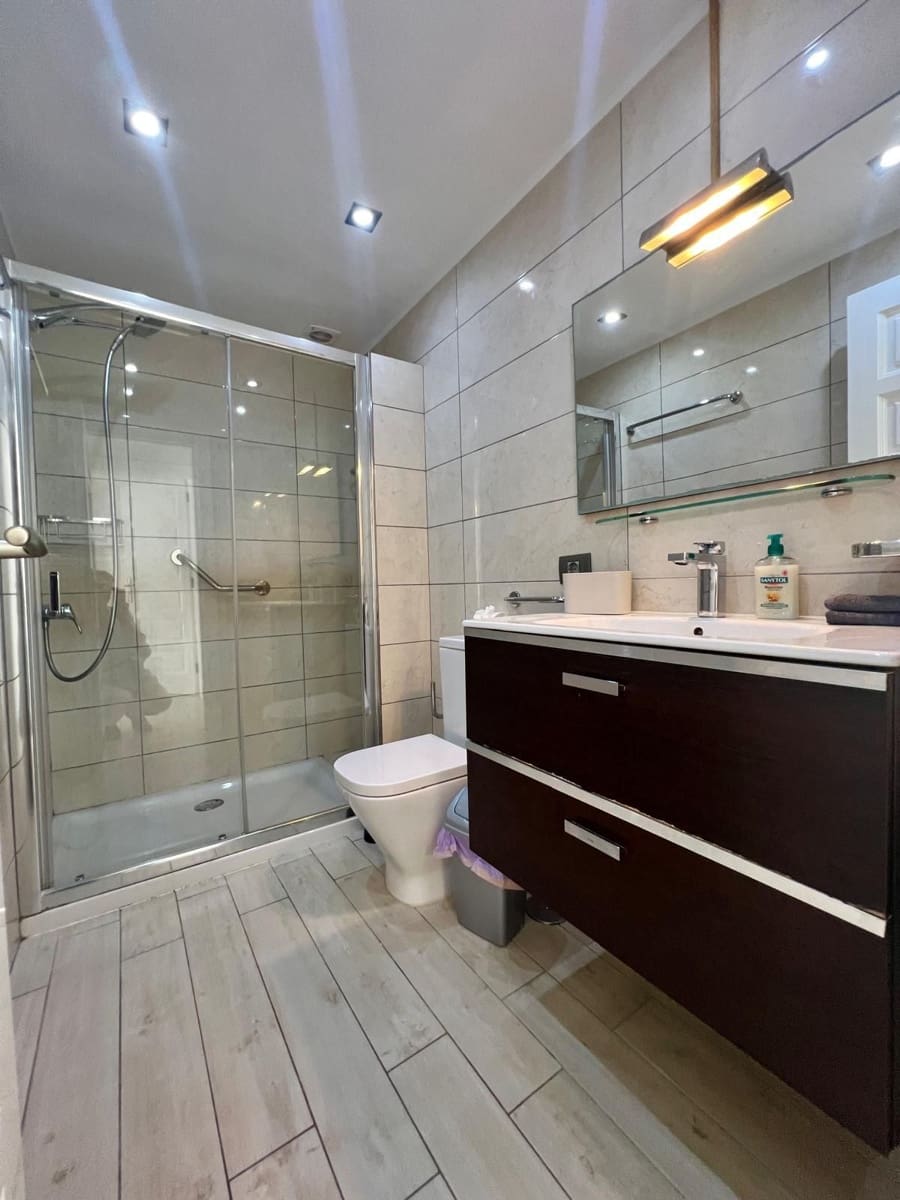 3 soverom Leilighet til salgs i Playa de las Americas med svømmebasseng - € 2 350 000 (Ref: 10118725)