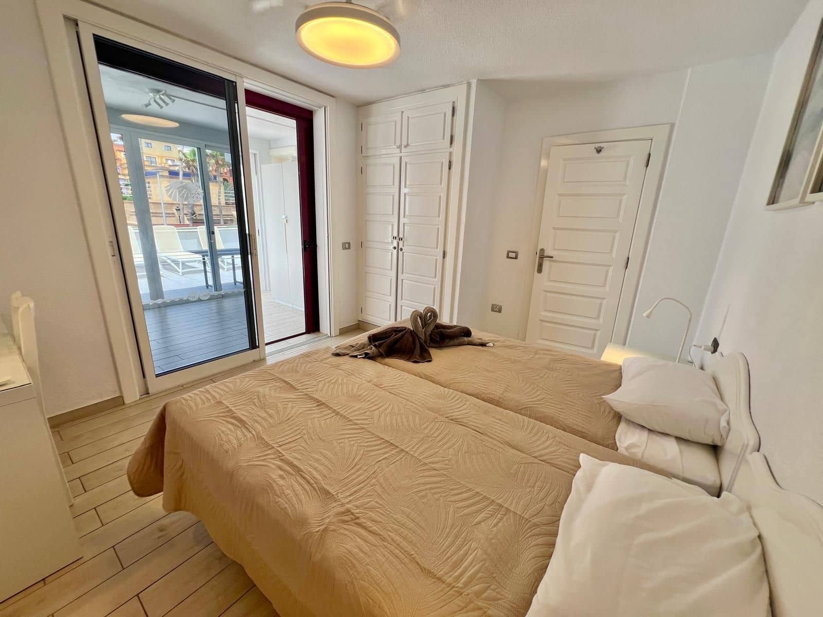 3 soverom Leilighet til salgs i Playa de las Americas med svømmebasseng - € 2 350 000 (Ref: 10118725)