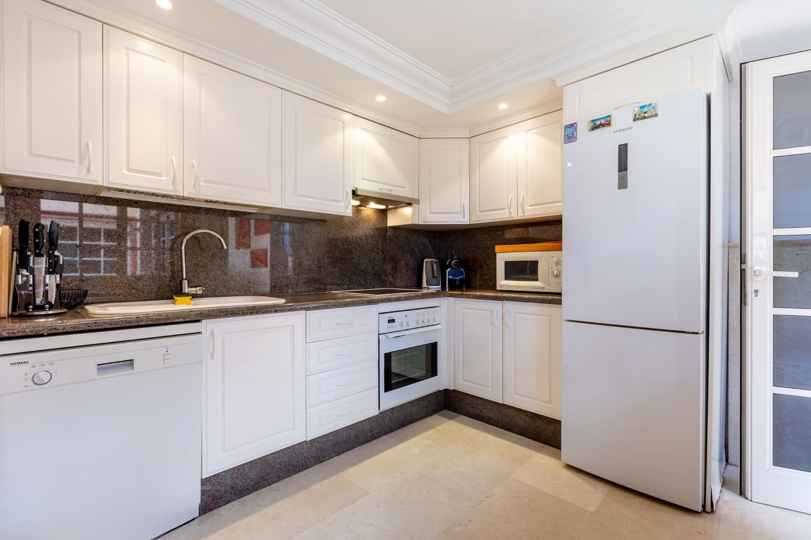 2 sovrum Hus till salu i Playa del Duque med pool garage - 770 000 € (Ref: 10123392)