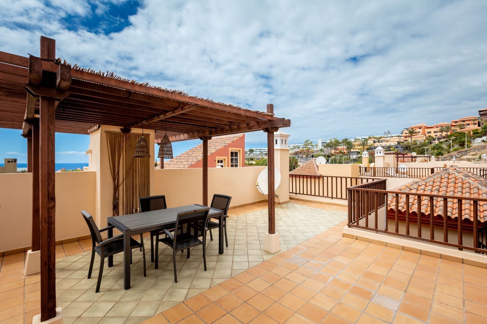 2 sovrum Hus till salu i Playa del Duque med pool garage - 770 000 € (Ref: 10123392)