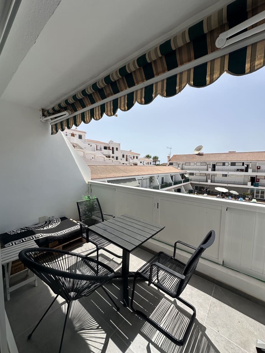 1 soverom Leilighet til salgs i Los Cristianos med svømmebasseng - € 299 000 (Ref: 10168144)