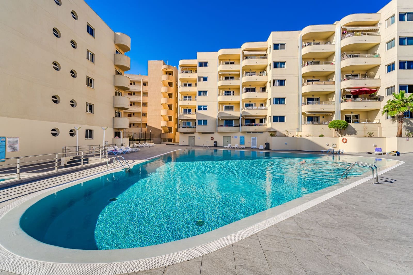 2 soverom Leilighet til salgs i Costa Adeje med svømmebasseng garasje - € 330 000 (Ref: 10179923)