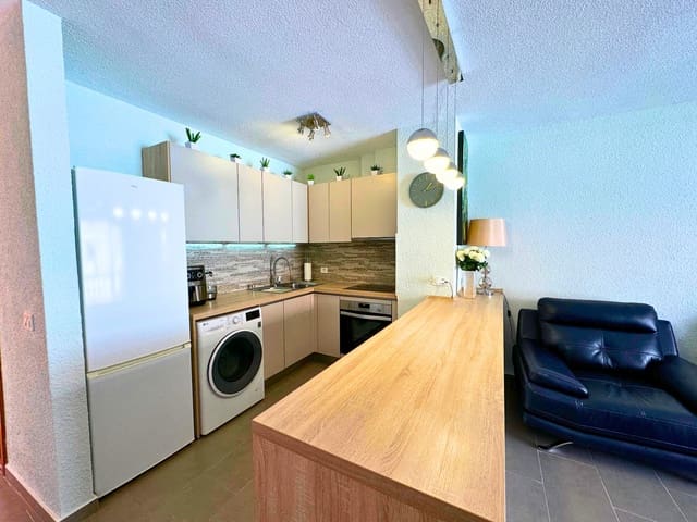 1 soveværelse Lejlighed til salg i Los Cristianos, Arona med swimmingpool - € 240.000 (Ref: 10186383)