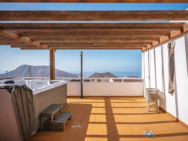 3 slaapkamer Villa te koop in Chayofa, Arona met garage - € 819.000 (Ref: 8670092)