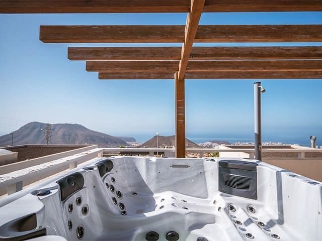 3 slaapkamer Villa te koop in Chayofa, Arona met garage - € 819.000 (Ref: 8670092)