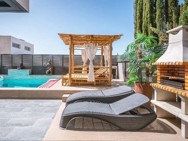 3 slaapkamer Villa te koop in Chayofa met garage - € 819.000 (Ref: 8670092)