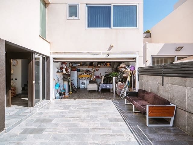 3 slaapkamer Villa te koop in Chayofa met garage - € 819.000 (Ref: 8670092)