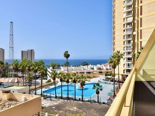 1 bedroom Apartment for sale in Playa de las Americas with garage - € 360,000 (Ref: 8670098)