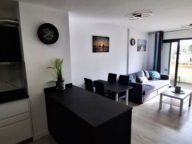 1 bedroom Apartment for sale in Playa de las Americas with garage - € 360,000 (Ref: 8670098)