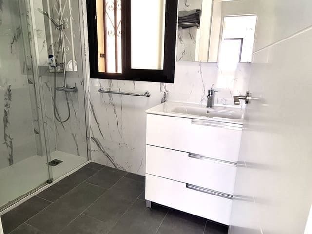 1 bedroom Apartment for sale in Playa de las Americas with garage - € 360,000 (Ref: 8670098)