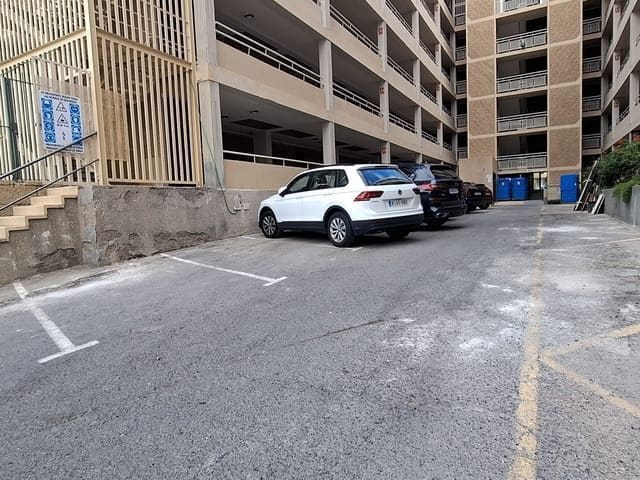 1 bedroom Apartment for sale in Playa de las Americas with garage - € 360,000 (Ref: 8670098)