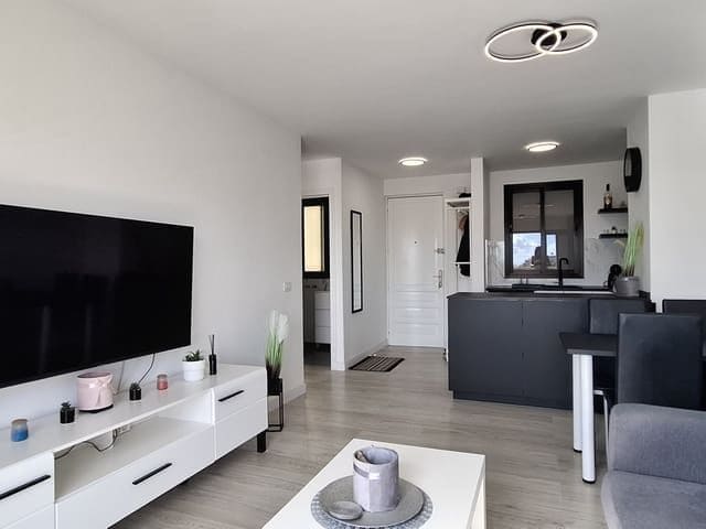 1 bedroom Apartment for sale in Playa de las Americas with garage - € 360,000 (Ref: 8670098)