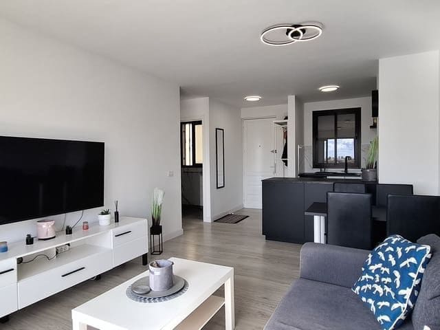 1 bedroom Apartment for sale in Playa de las Americas with garage - € 360,000 (Ref: 8670098)