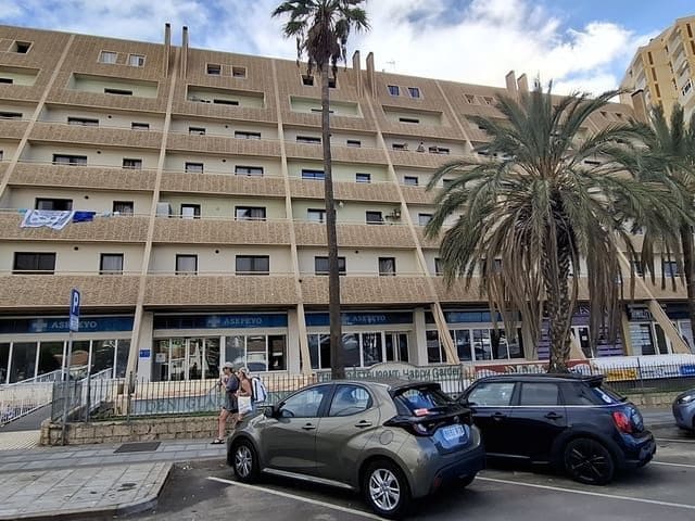 1 bedroom Apartment for sale in Playa de las Americas with garage - € 360,000 (Ref: 8670098)