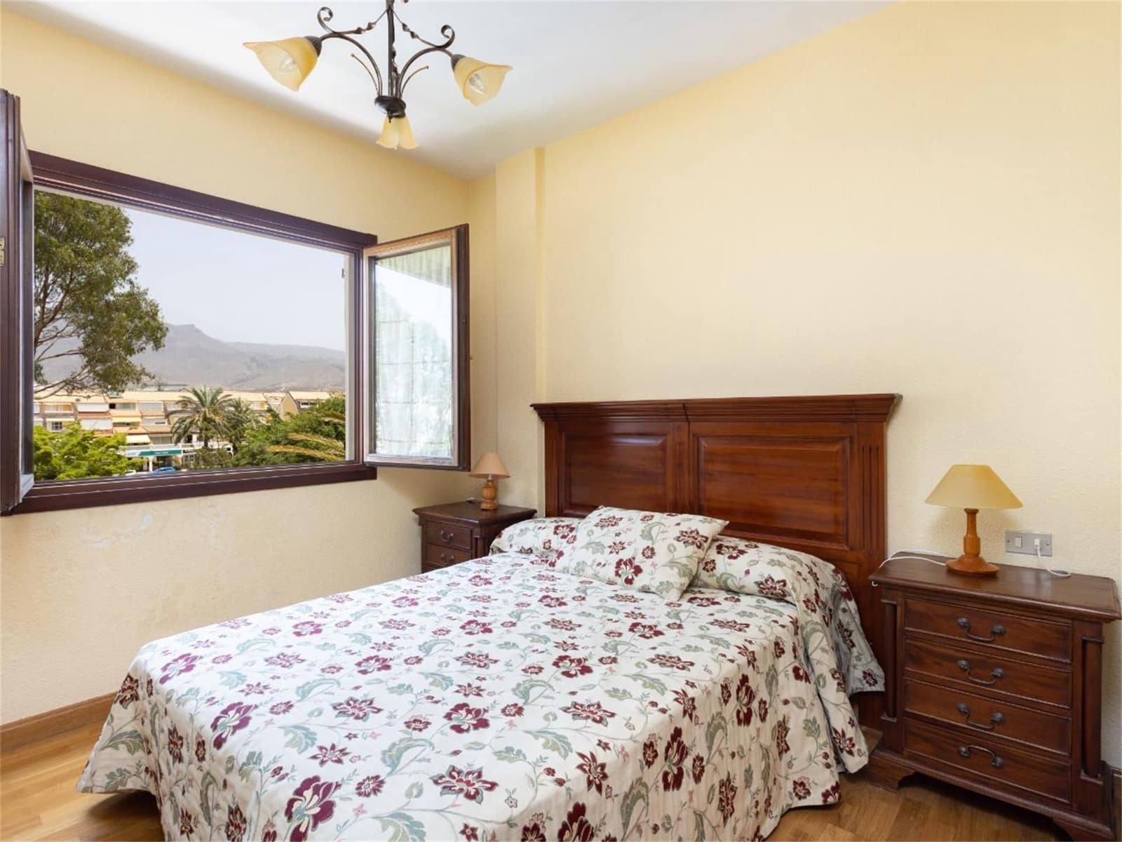 4 soverom Penthouse til salgs i Playa de las Americas med svømmebasseng garasje - € 645 000 (Ref: 8670110)