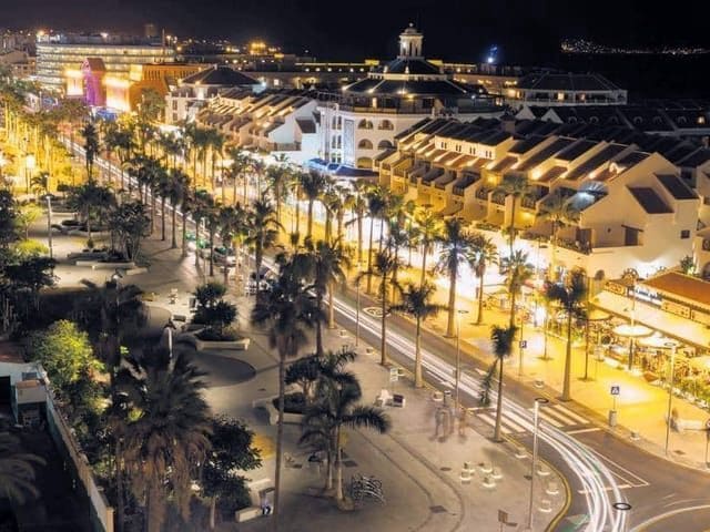 1 bedroom Apartment for sale in Playa de las Americas - € 450,000 (Ref: 8670135)