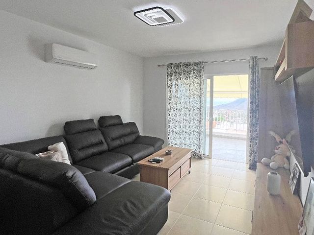 Apartamento de 2 habitaciones en Chayofa, Arona en venta con piscina garaje - 395.000 € (Ref: 8792259)
