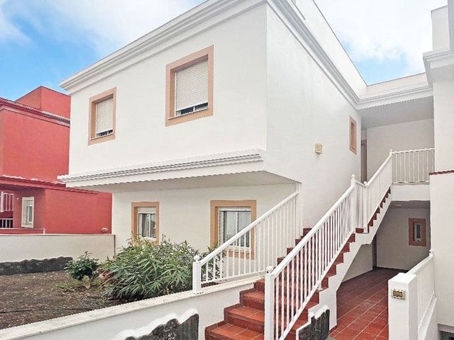Apartamento de 2 habitaciones en Chayofa, Arona en venta con piscina garaje - 395.000 € (Ref: 8792259)
