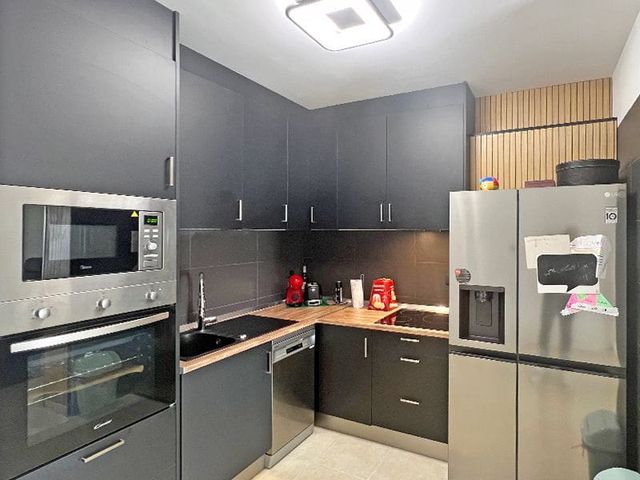 Apartamento de 2 habitaciones en Chayofa, Arona en venta con piscina garaje - 395.000 € (Ref: 8792259)