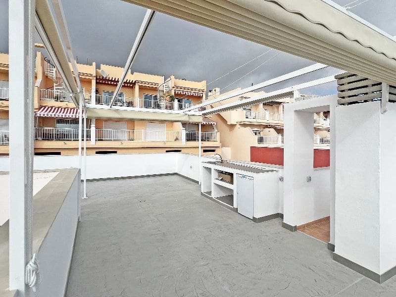 Apartamento de 2 habitaciones en Chayofa en venta con piscina garaje - 395.000 € (Ref: 8792259)