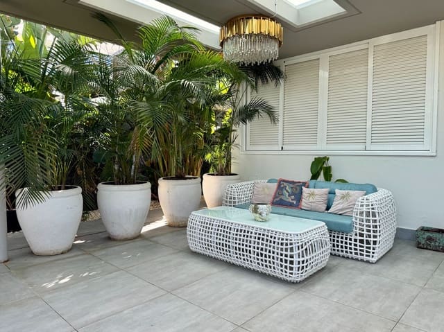 4 makuuhuone Huvila myytävänä paikassa El Madroñal, Adeje mukana uima-altaan 
autotalli - 1 200 000 € (Ref: 8815492)