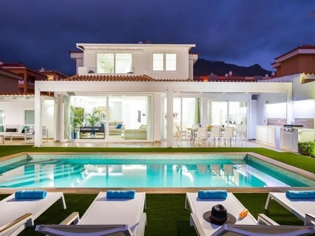6 soverom Villa til salgs i El Madroñal, Adeje med svømmebasseng garasje - € 2 550 000 (Ref: 8956847)