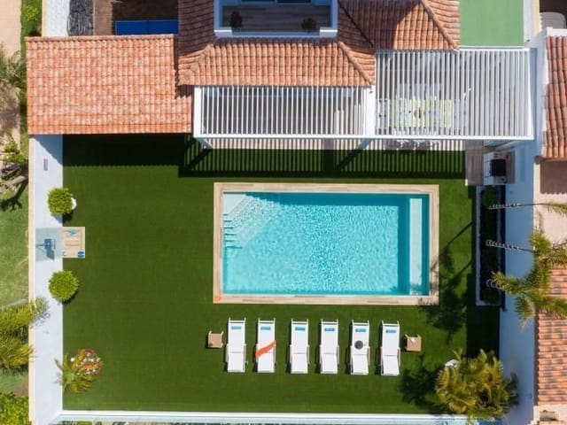 6 soverom Villa til salgs i El Madroñal, Adeje med svømmebasseng garasje - € 2 550 000 (Ref: 8956847)