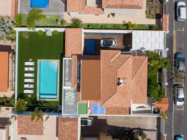 6 soverom Villa til salgs i El Madroñal, Adeje med svømmebasseng garasje - € 2 550 000 (Ref: 8956847)