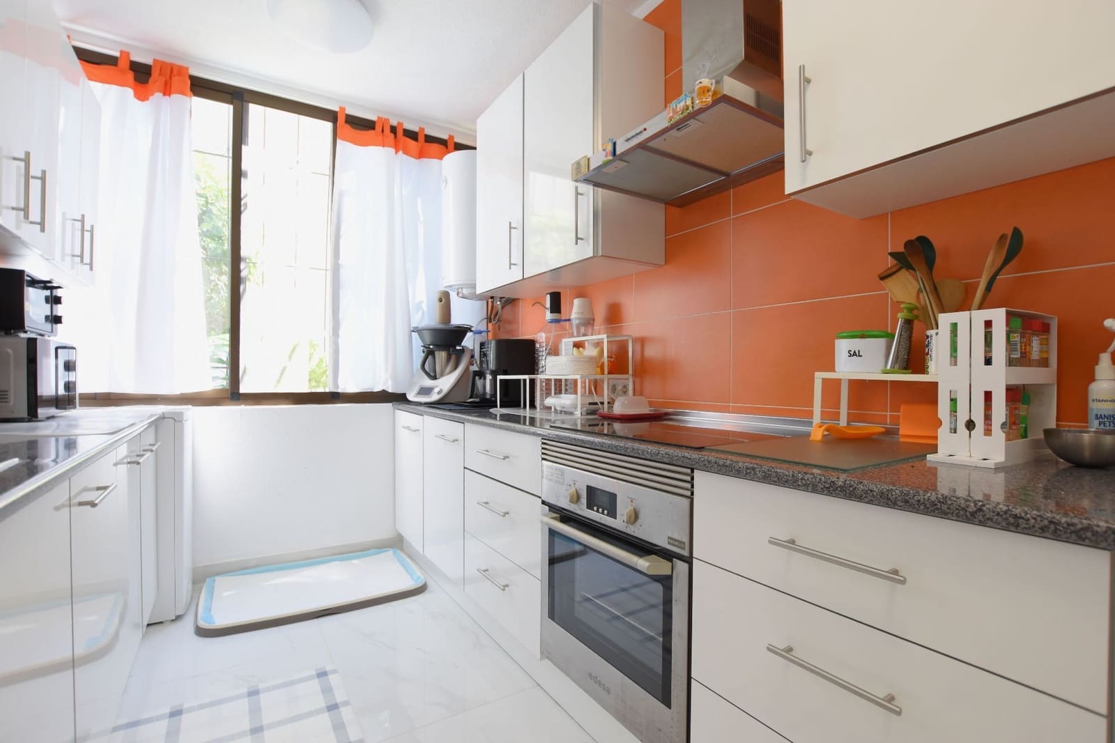 2 makuuhuone Huoneisto myytävänä paikassa Playa de las Americas mukana uima-altaan - 490 000 € (Ref: 9075712)