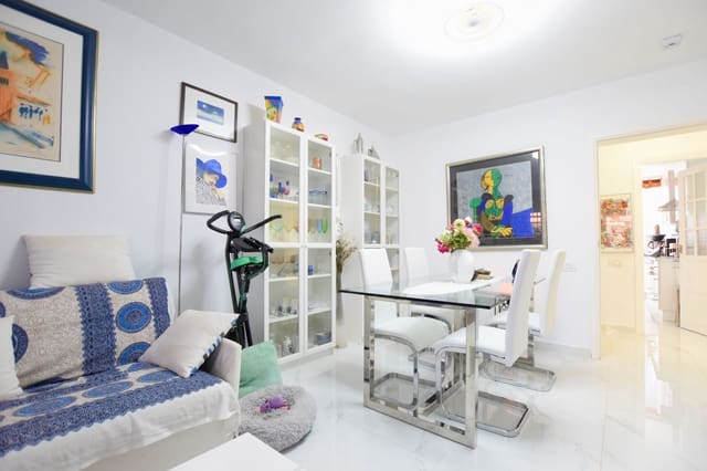 2 makuuhuone Huoneisto myytävänä paikassa Playa de las Americas, Arona mukana uima-altaan - 490 000 € (Ref: 9075712)