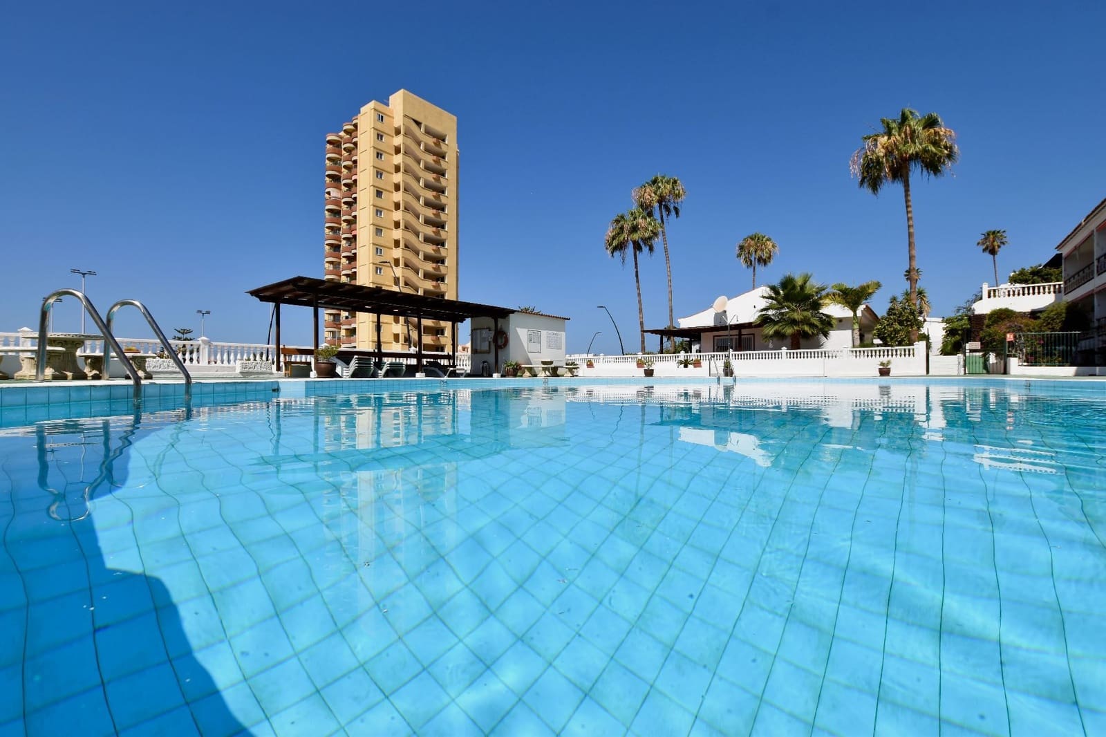 2 makuuhuone Huoneisto myytävänä paikassa Playa de las Americas mukana uima-altaan - 490 000 € (Ref: 9075712)