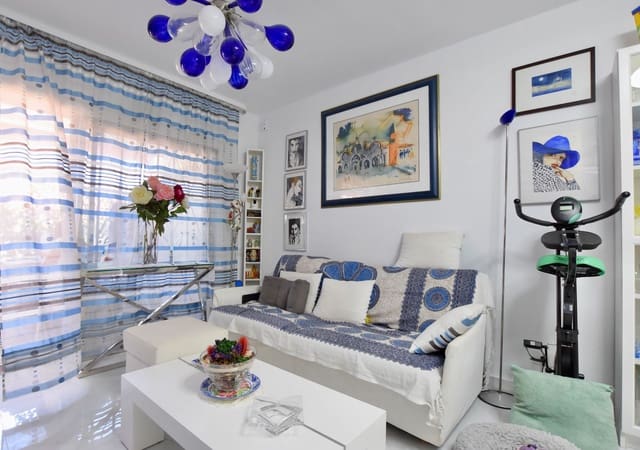 2 makuuhuone Huoneisto myytävänä paikassa Playa de las Americas, Arona mukana uima-altaan - 490 000 € (Ref: 9075712)