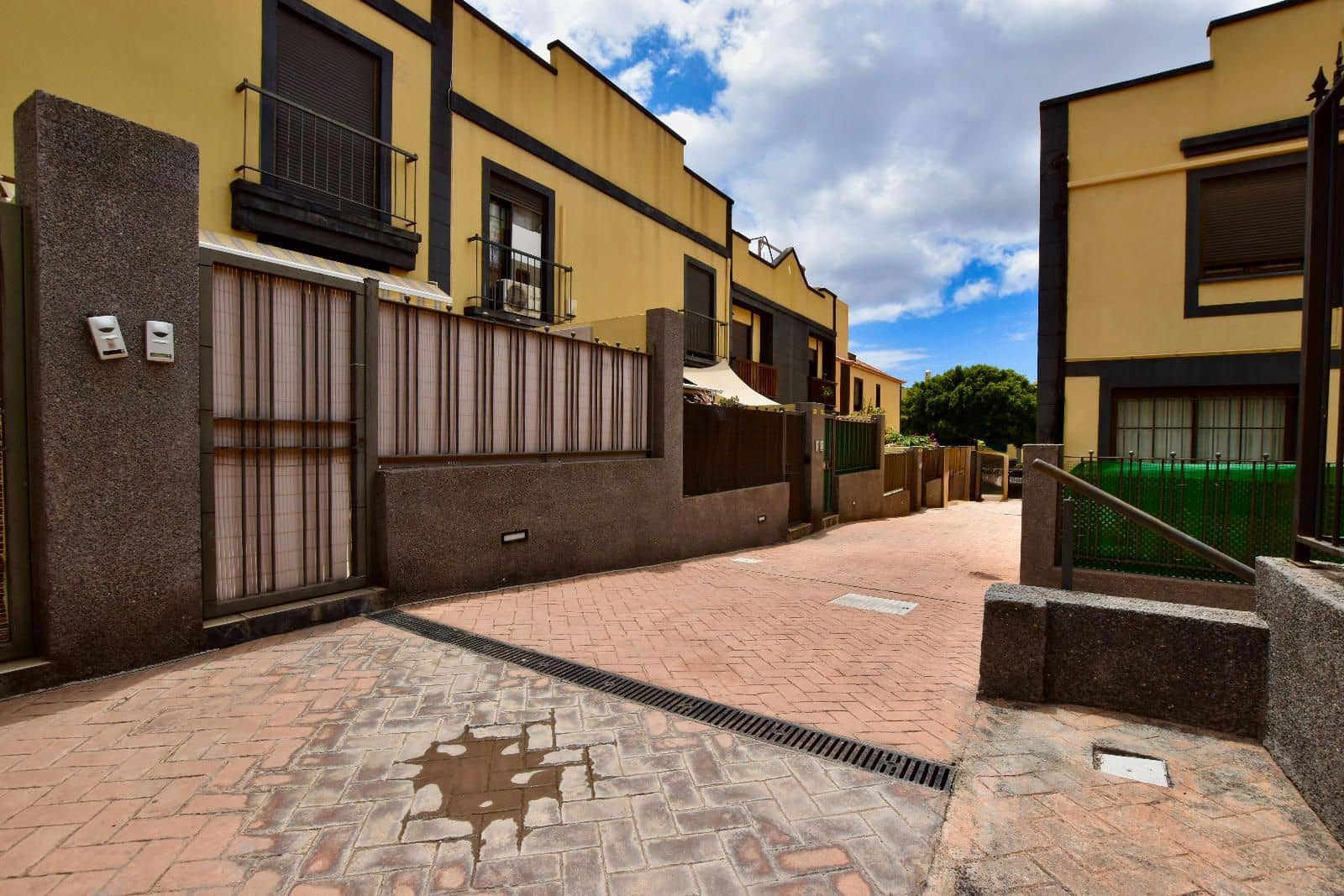 3 slaapkamer Villa te koop in Llano del Camello met zwembad garage - € 370.000 (Ref: 9084920)