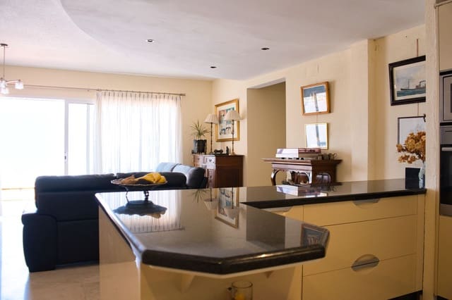 6 slaapkamer Halfvrijstaande villa te koop in Torviscas, Adeje met zwembad garage - € 670.000 (Ref: 9106263)