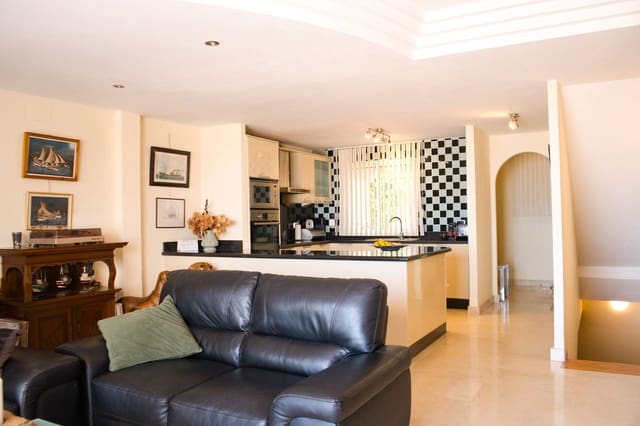 6 slaapkamer Halfvrijstaande villa te koop in Torviscas, Adeje met zwembad garage - € 670.000 (Ref: 9106263)