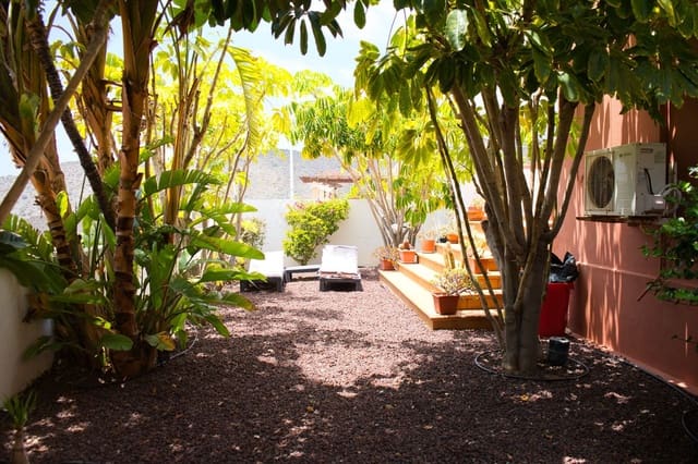 6 slaapkamer Halfvrijstaande villa te koop in Torviscas, Adeje met zwembad garage - € 670.000 (Ref: 9106263)