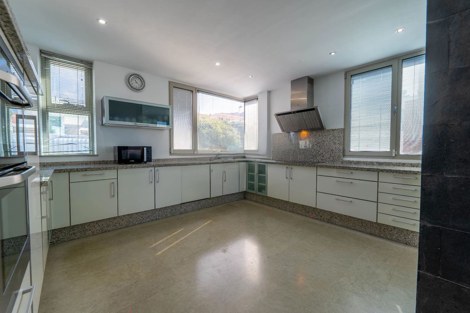 Chalet de 5 habitaciones en El Madroñal en venta con piscina garaje - 2.399.000 € (Ref: 9113806)