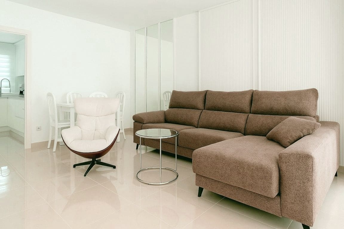 4 soverom Kjedet enebolig til salgs i Playa de las Americas med svømmebasseng garasje - € 890 000 (Ref: 9124631)