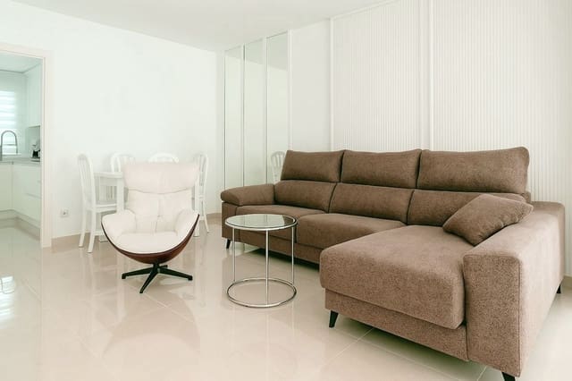 4 makuuhuone Paritalo myytävänä paikassa Playa de las Americas, Arona mukana uima-altaan 
autotalli - 890 000 € (Ref: 9124631)